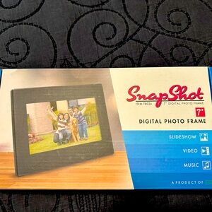 Digital photo display with Music Capabilities-New